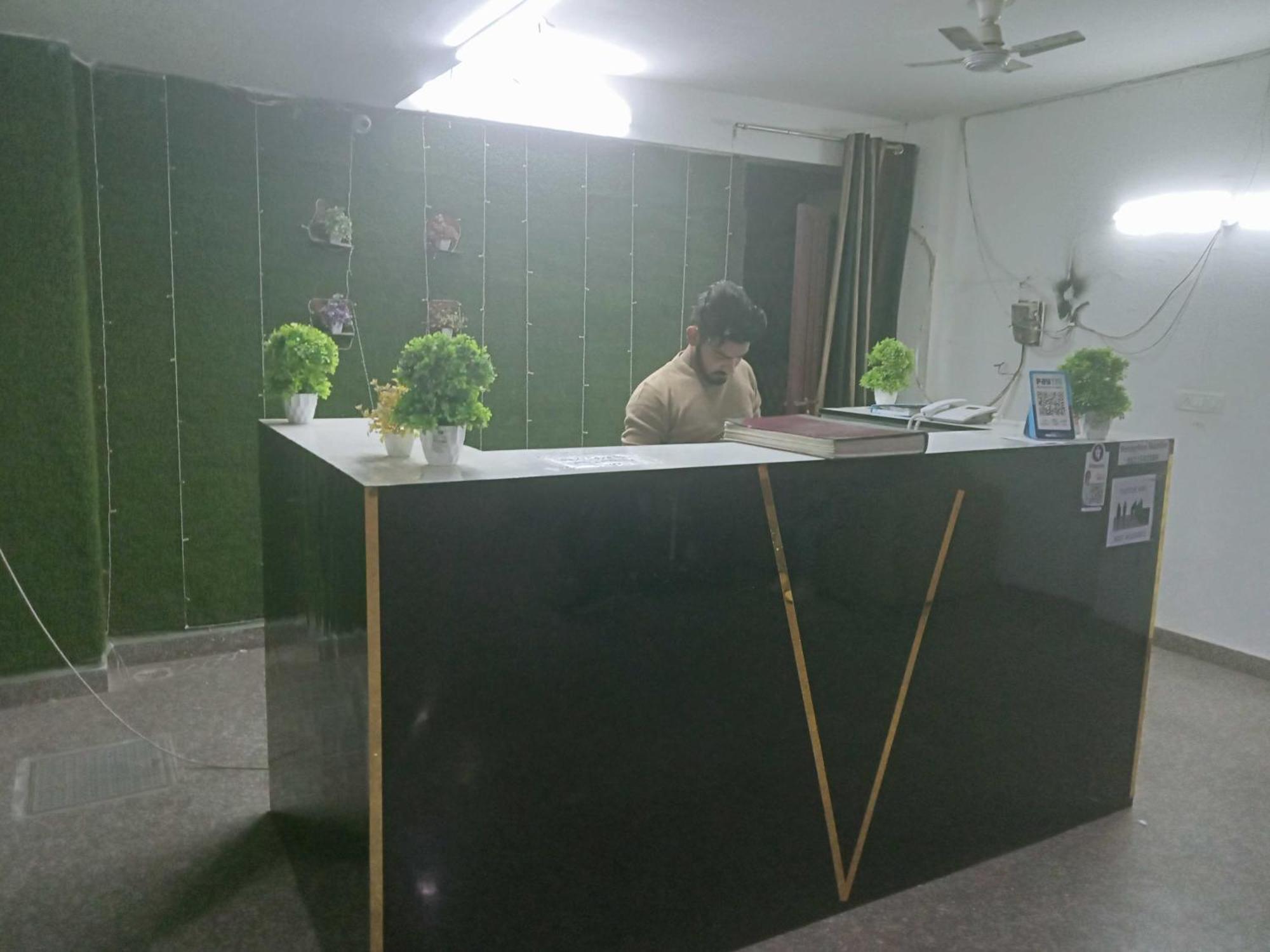 Hotel O White Pearl New Delhi